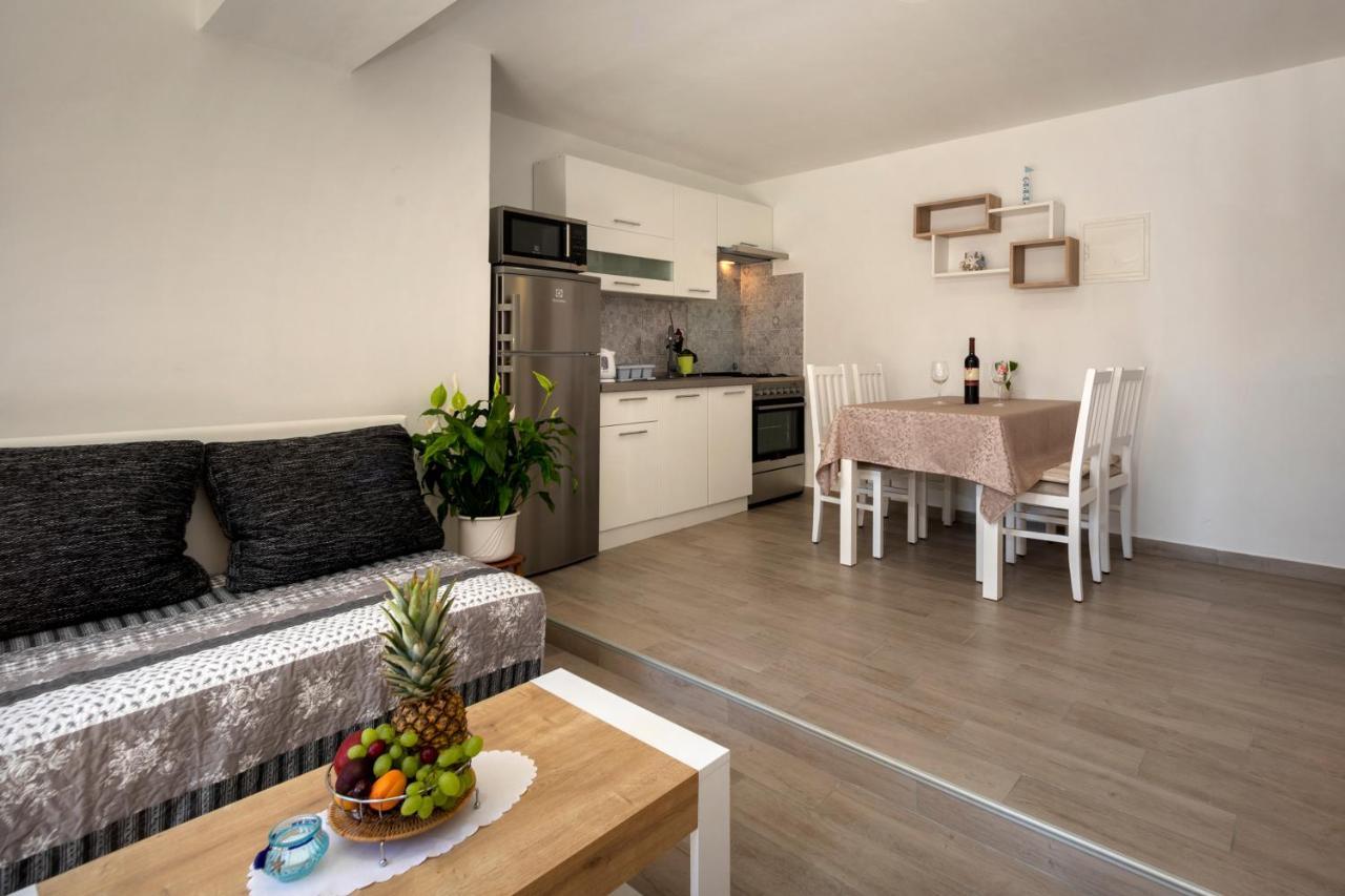 Apartments Rafael Porec Exterior photo